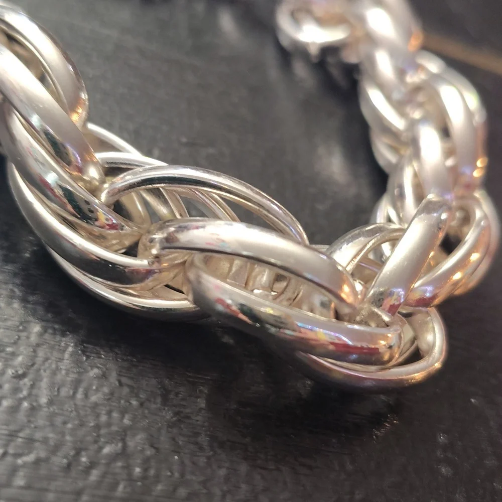 Elegant Silver Chain Bracelet - Picture 3 of 12
